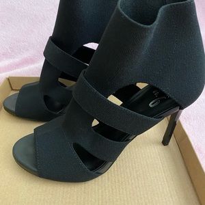This is a Mix No. 6 brand of black heel. Extremely form fitting & comfortable.